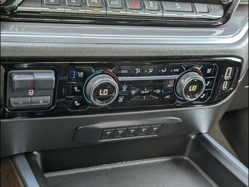 Used 2024 Chevrolet Silverado 2500 High Country w/ High Country Premium Package AWD/4WD image 16