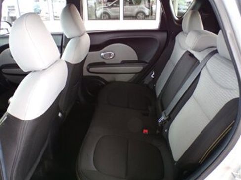 Used 2015 Kia Soul + image 20