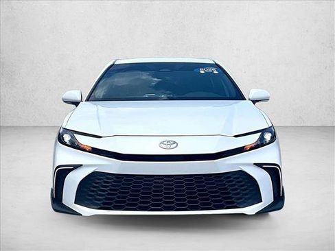 Used 2025 Toyota Camry SE FWD image 3