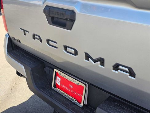 Certified 2025 Toyota Tacoma TRD Off-Road AWD/4WD image 13
