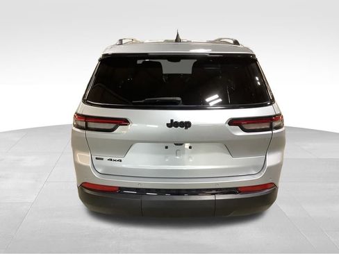 Used 2023 Jeep Grand Cherokee L Laredo image 3