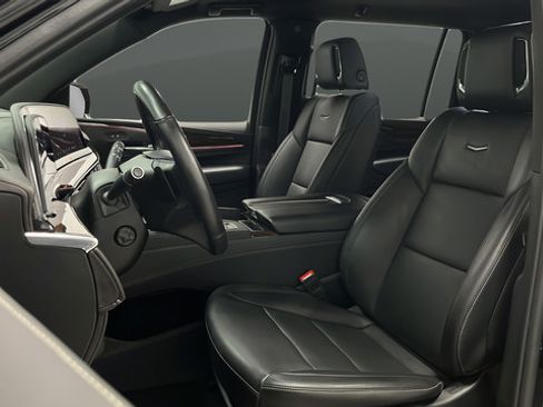 Used 2024 Cadillac Escalade ESV Luxury AWD/4WD image 9