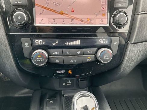 Used 2019 Nissan Rogue SV w/ Sun & Sound Touring Package image 16