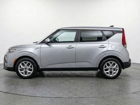 Used 2025 Kia Soul LX w/ LX Technology Package image 5