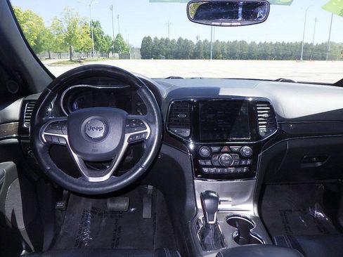 Used 2019 Jeep Grand Cherokee Overland AWD/4WD image 22