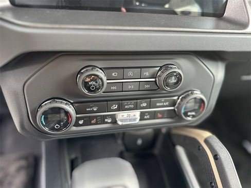 New 2025 Ford Bronco Badlands image 17