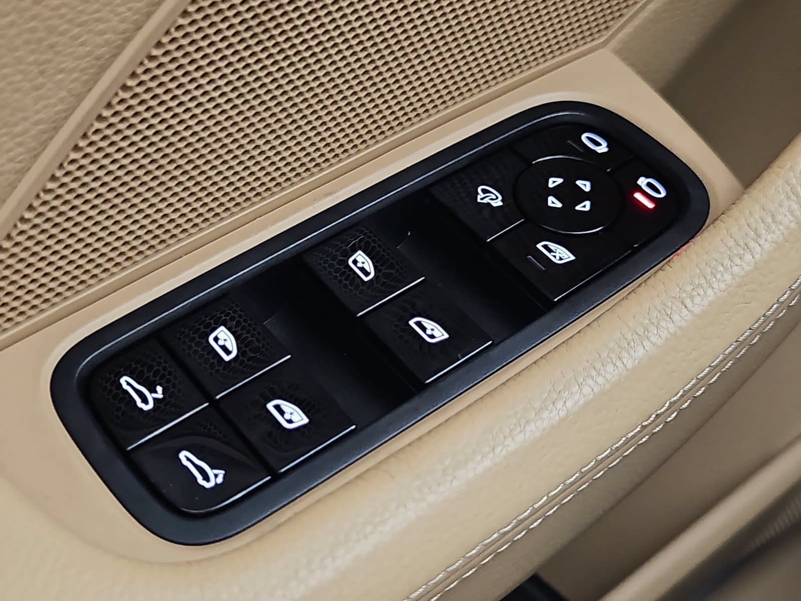 Used 2018 Porsche Panamera w/ Premium Package Plus RWD image 28
