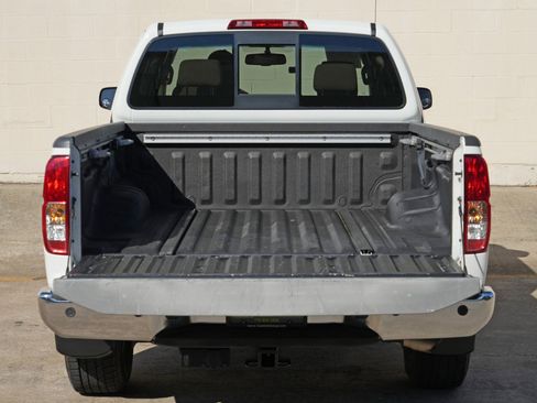 Used 2017 Nissan Frontier SV w/ SV Value Truck Package AWD/4WD image 9