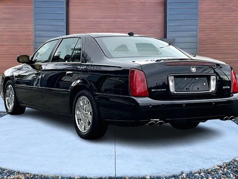 Used 2002 Cadillac De Ville DTS w/ Premium Equipment Pkg image 2