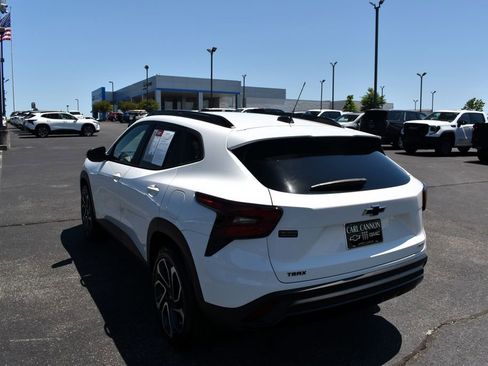Used 2024 Chevrolet Trax RS w/ Sunroof Package FWD image 8