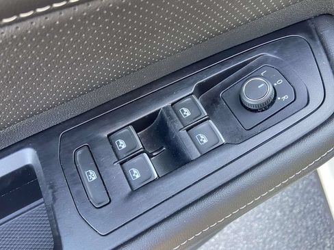 Used 2025 Volkswagen Atlas Cross Sport SE FWD image 20