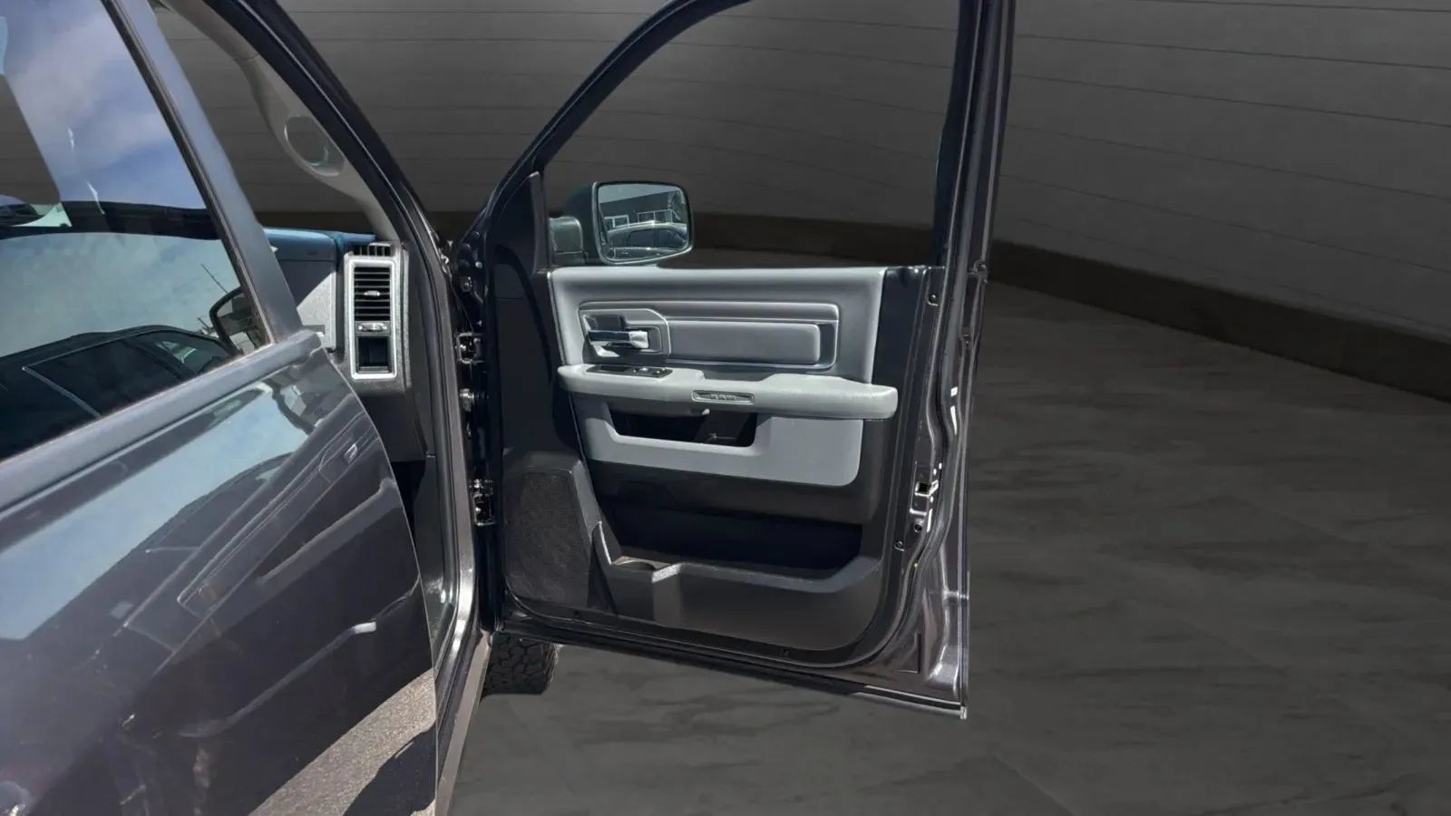 Used 2019 RAM 1500 Classic SLT w/ Luxury Group AWD/4WD image 40
