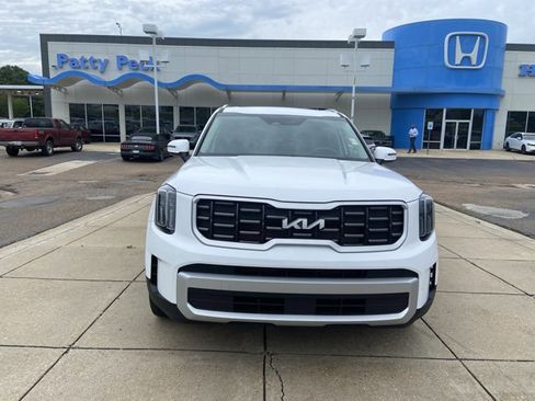 Used 2025 Kia Telluride S FWD image 3