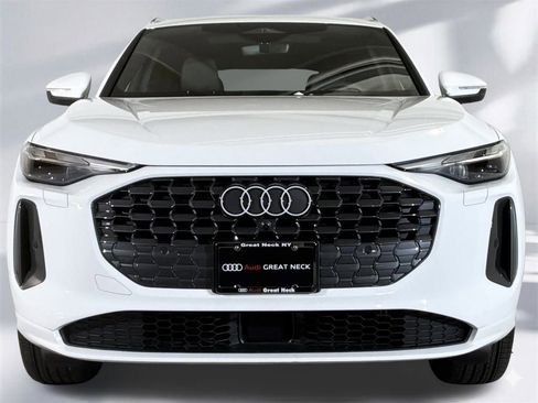 Used 2025 Audi Q5 Premium w/ Convenience Package image 26