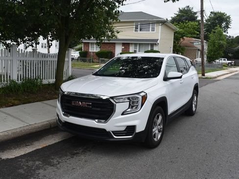Used 2024 GMC Terrain SLE AWD/4WD image 3