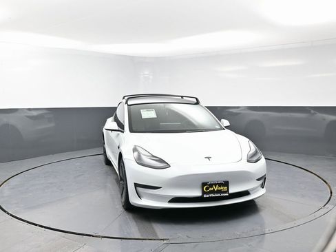 Used 2022 Tesla Model 3 Standard Range image 2