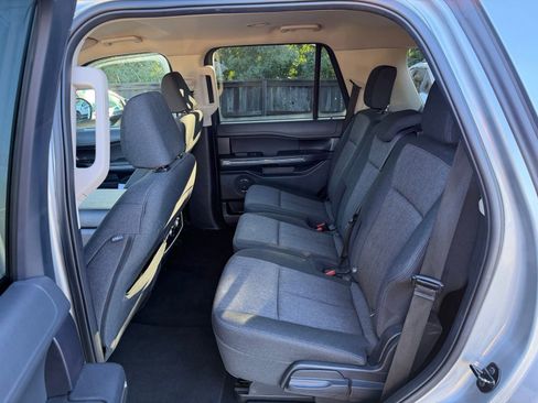 Used 2024 Ford Expedition XLT image 12