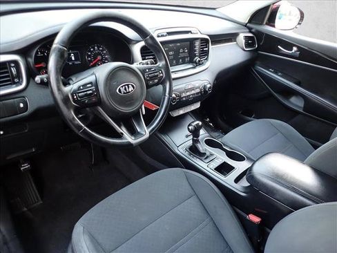 Used 2017 Kia Sorento FWD w/ LX Convenience Package image 10