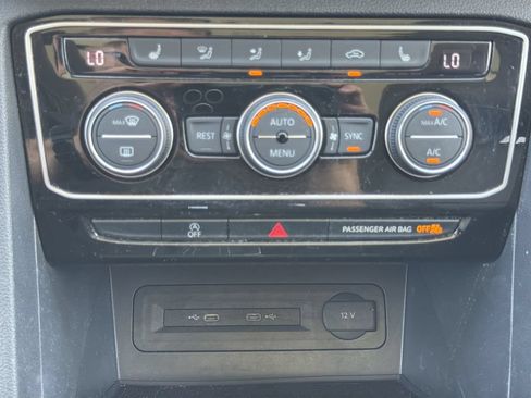 Used 2023 Volkswagen Atlas SE w/ Panoramic Sunroof Package FWD image 27