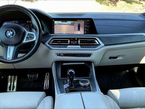 Used 2022 BMW X5 xDrive40i w/ M Sport Package image 9