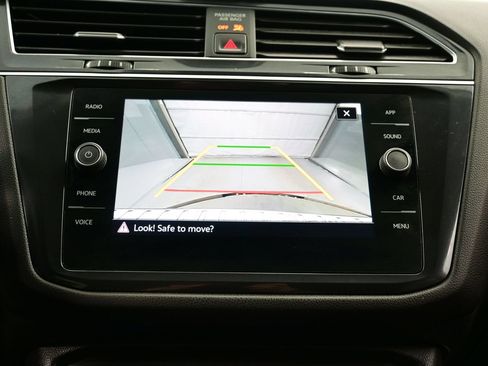 Used 2022 Volkswagen Tiguan SE w/ Panoramic Sunroof Package AWD/4WD image 19
