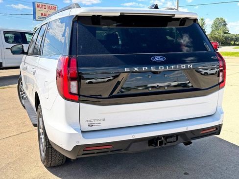 Used 2025 Ford Expedition Active AWD/4WD image 5