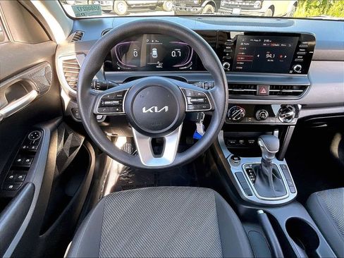 Used 2025 Kia Seltos LX AWD/4WD image 16