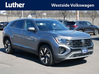Certified 2025 Volkswagen Atlas Cross Sport SE w/ Panoramic Sunroof Package video 1