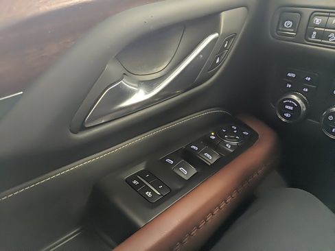 Used 2023 GMC Yukon Denali Ultimate image 33