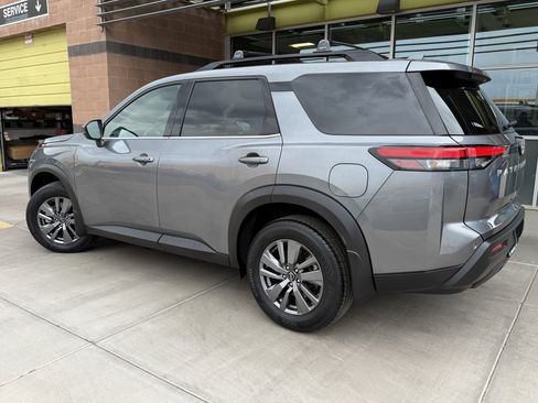 Used 2025 Nissan Pathfinder SV FWD image 5