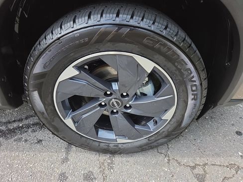 Certified 2025 Nissan Rogue SV FWD image 11