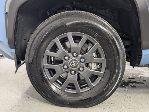 Used 2025 Toyota 4Runner SR5 AWD/4WD image 9
