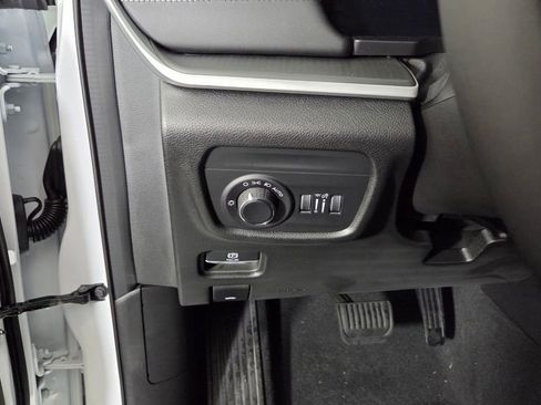 New 2025 Jeep Grand Cherokee Altitude image 18