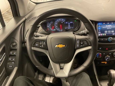 Used 2020 Chevrolet Trax LT w/ LT Convenience Package image 16