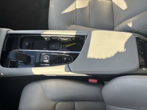 Used 2023 Volvo XC90 B5 Core AWD/4WD image 21