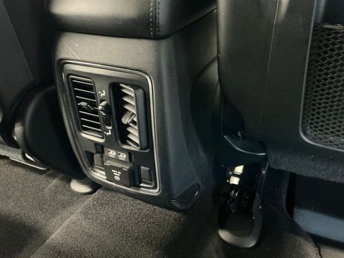 Used 2020 Jeep Grand Cherokee Limited image 16