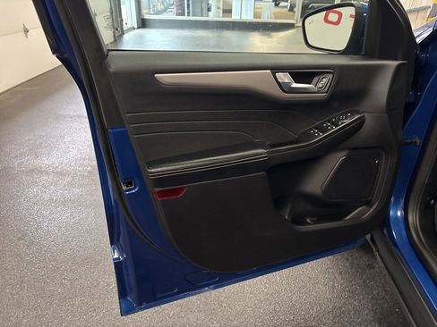 Used 2022 Ford Escape SEL image 17