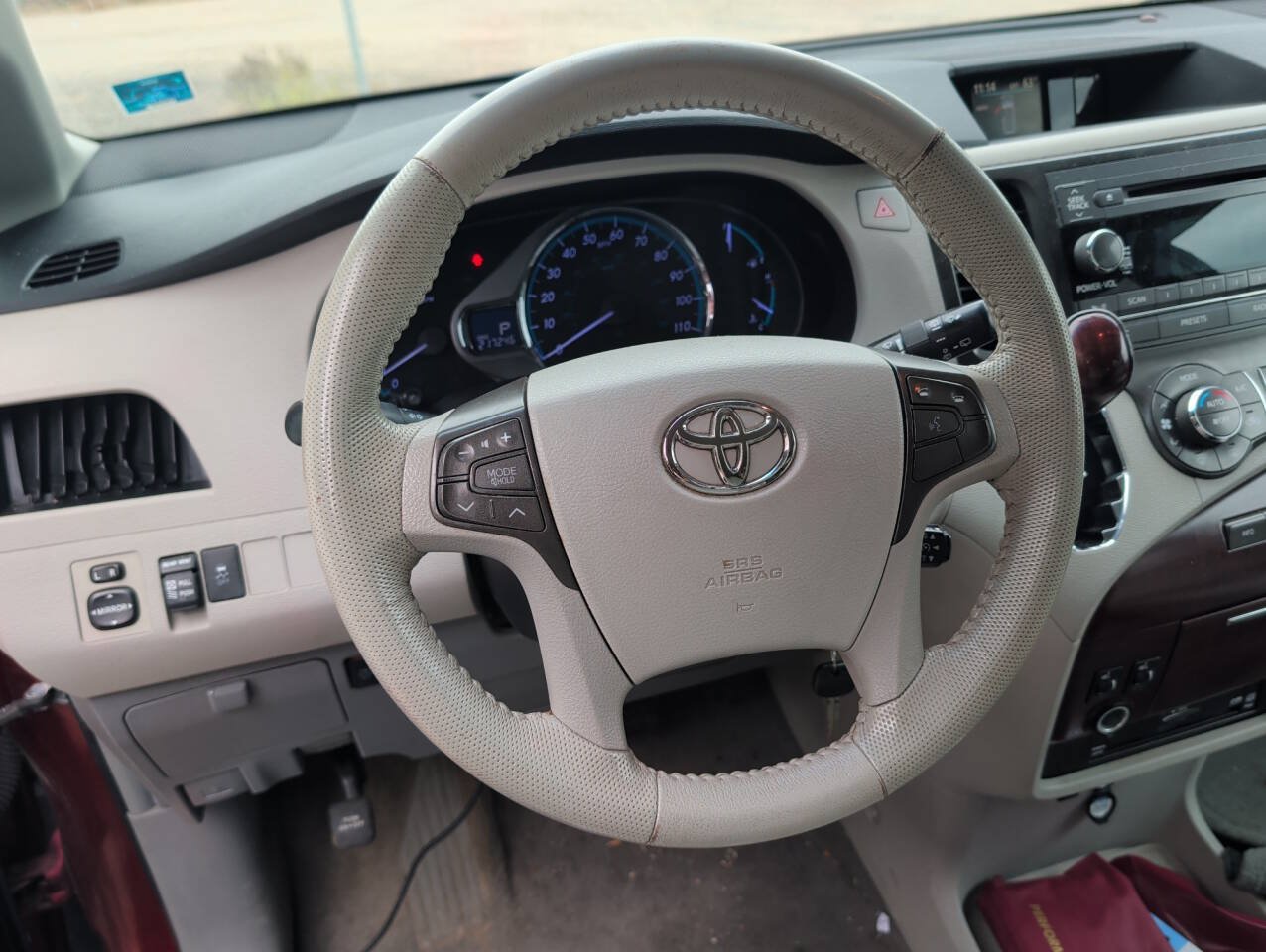 Used 2011 Toyota Sienna XLE w/ Entertainment Pkg FWD image 31