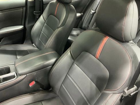 Used 2025 Nissan Sentra SR w/ SR Premium Package image 13