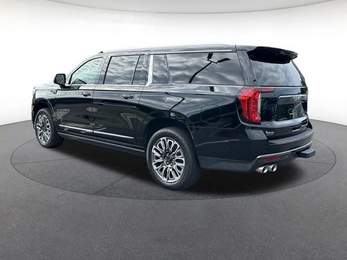 Used 2023 GMC Yukon XL Denali Ultimate AWD/4WD image 3