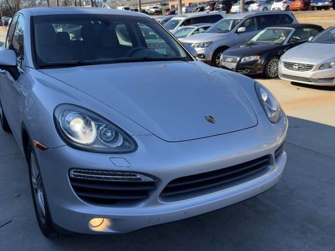 Used 2011 Porsche Cayenne S image 16