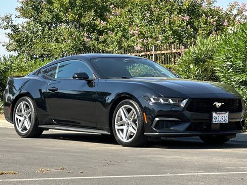 Used 2024 Ford Mustang Coupe RWD image 9