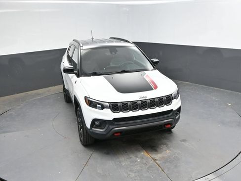 Used 2025 Jeep Compass Trailhawk AWD/4WD image 26