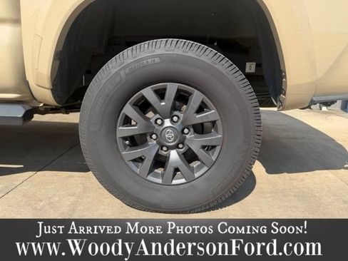 Used 2020 Toyota Tacoma SR5 RWD image 7