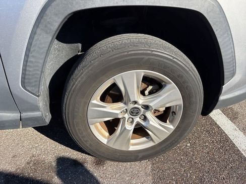 Used 2021 Toyota RAV4 XLE image 6