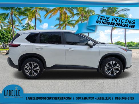 Used 2023 Nissan Rogue SV FWD image 2