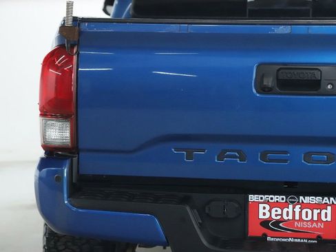 Used 2017 Toyota Tacoma TRD Off-Road w/ Premium & Technology Package image 46