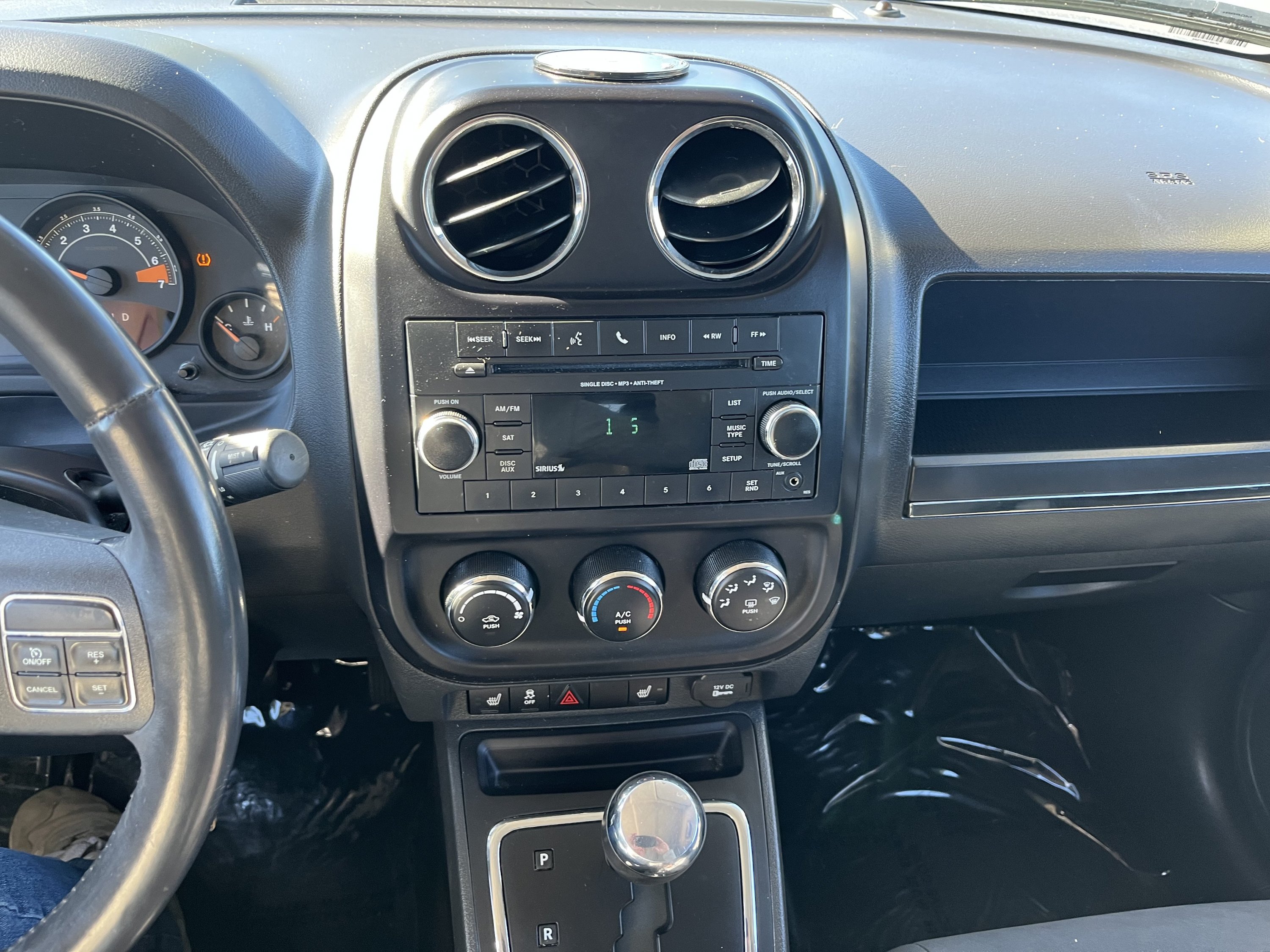 Used 2016 Jeep Patriot Latitude FWD image 13