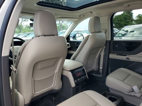 Certified 2024 Lincoln Aviator Reserve image 11