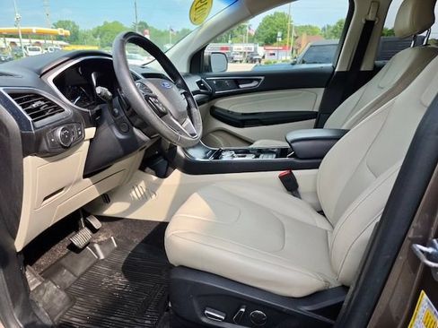 Used 2019 Ford Edge Titanium w/ Equipment Group 301A AWD/4WD image 13